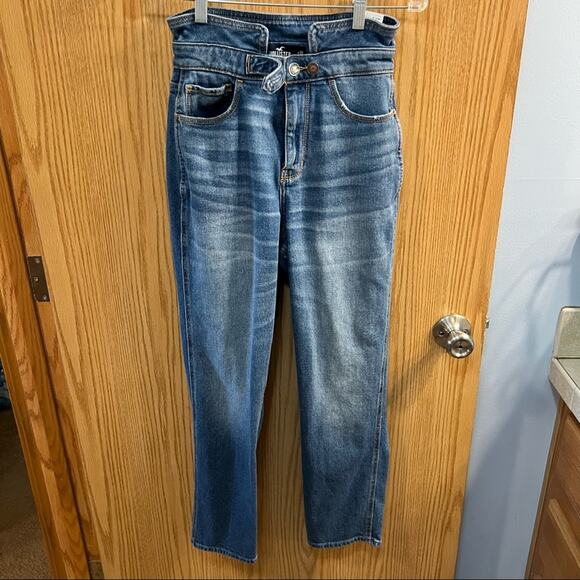 Hollister Denim - Hollister Vintage Stretch Ultra High Rise Mom Jeans Women's Size 26 Waist x 27 L